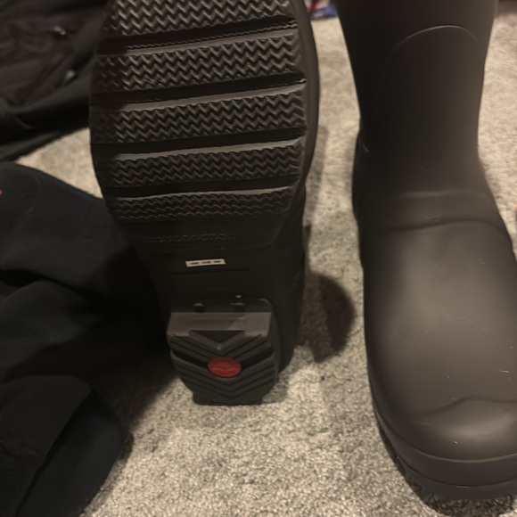 Women’s size 8 hunter boots with inserts. Never worn outside. - Picture 2 of 4